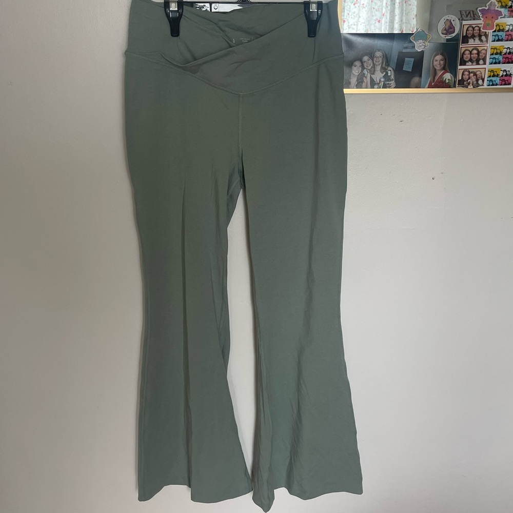 Cross over yoga pants